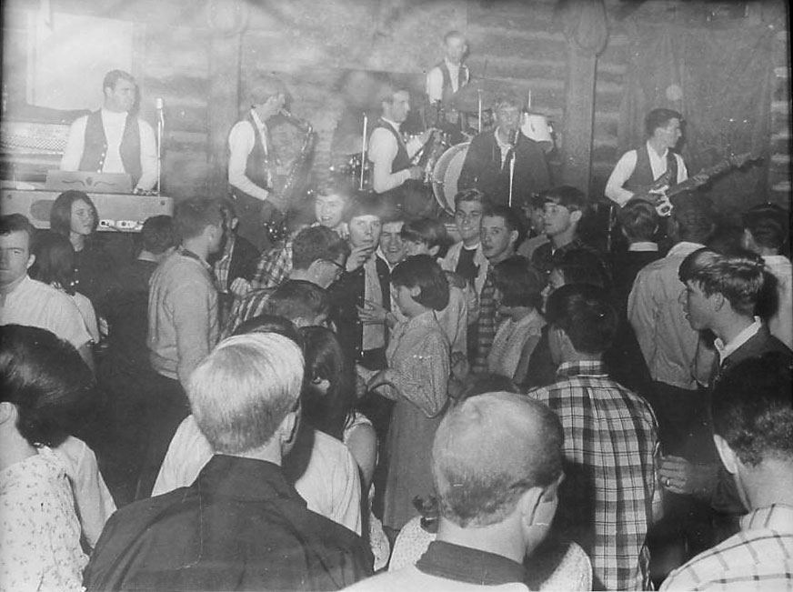 The Avalons at the Chicken Shack