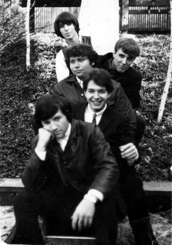Myddle Class early band photo, taken in Carole King & Gerry Goffin's backyard: Myke Rosa, Rick Philp, Danny Mansolino, Dave Palmer and Charles Larkey
