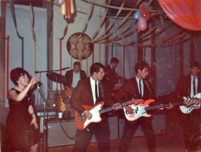 Detomics' final show, December 31, 1966 from left: Jeanne Eickhoff, Bill Sheedy (on drums), Dave Bethard, Vince Slagel (on organ in back), Monte McDermith and Steve Westhoff