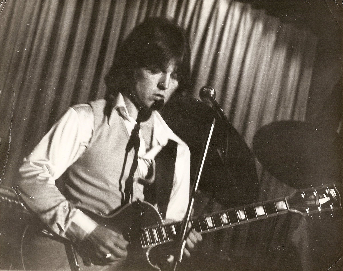 Denver Cross of the Road Runners playing in Bakersfield in 1977. 