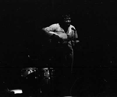 Unidentified singer/guitarist at the Apollo, sometime in 1971