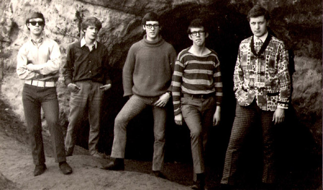 Hedgehoppers, summer 67 photo with Pete, Ian Atkinson, Glenn Martin, Chris Lazenby and Howard Livett