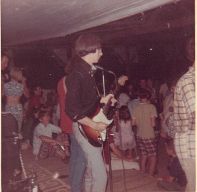 Les Landrum, lead guitar