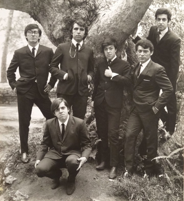 Los Locos del Ritmo, 1966: Mario Sanabria, Rafa Acosta, Lalo Toral, Manuel López (el Che) and Chucho González, with Javier Garza in front. Courtesy of Green Pig Studio, John A. Kurtz, Walt Walston.